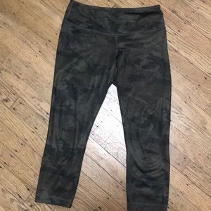 CAMO CROPPED LULUS RARE size 4